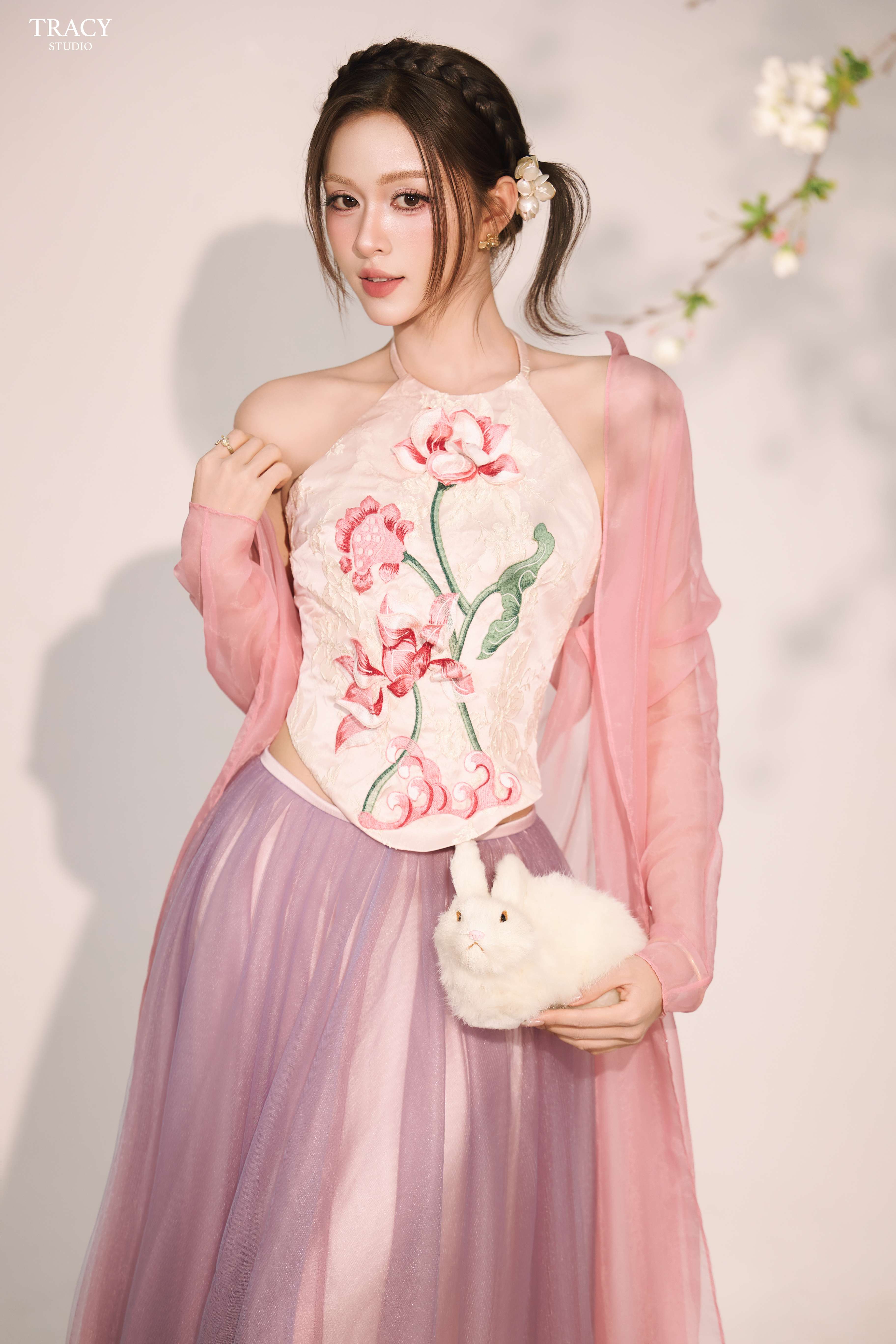 frontend/img/gallery/anh-tet-yem-ao-dai/tracy-studio-chup-concept-yem-trung-thu-chu-oanh-gio (7).jpg